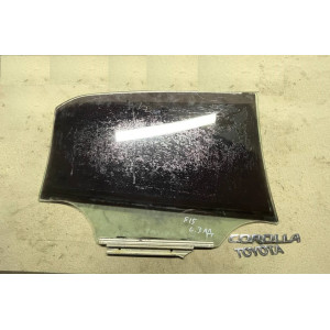 Стекло двери заднее левое Toyota Corolla E15 (2007-2013) 6811412770