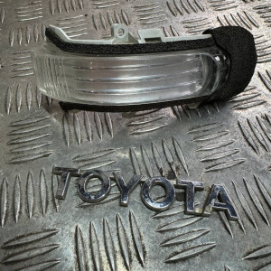 Повторитель Поворота в зеркалоToyota Corolla E15 (2007-2013)
