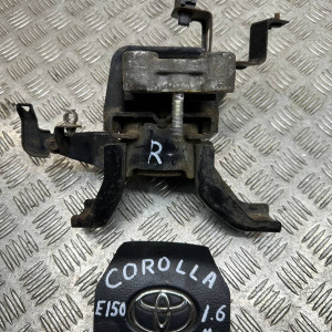 Подушка опора двигателя правая Toyota Corolla E15 (2007-2013) 1230522361