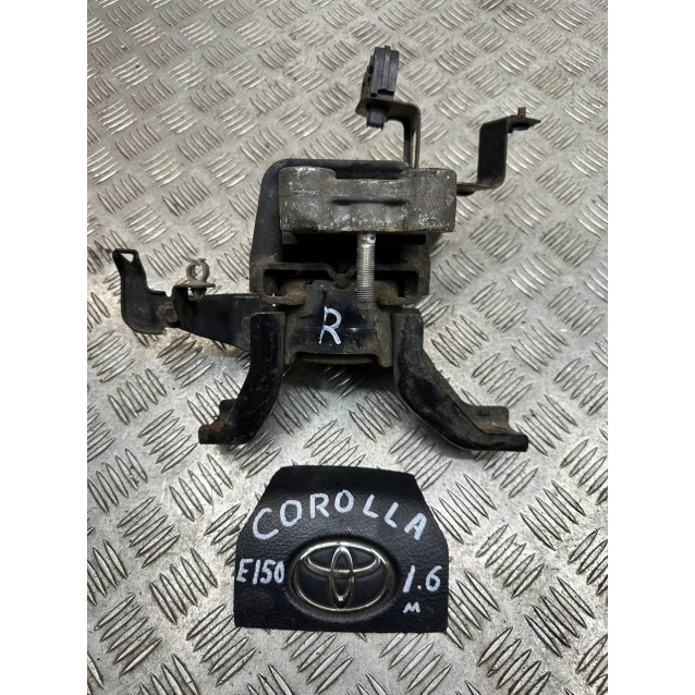 Подушка опора двигателя правая Toyota Corolla E15 (2007-2013) 1230522361