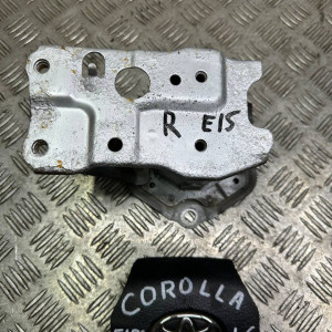 Кронштейн усилителя заднего бампера правый Toyota Auris Corolla E15 (2006-2012) 5201502050