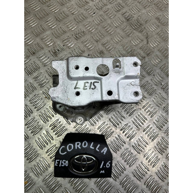 Кронштейн усилителя заднего бампера левый Toyota Auris Corolla E15 (2006-2012) 5201602040