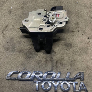 Замок крышки багажника Toyota Corolla E15 (2007-2013) 6460012021