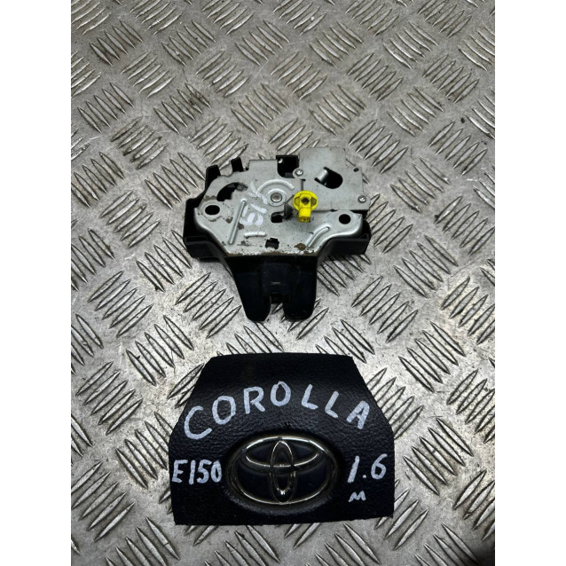Замок крышки багажника Toyota Corolla E15 (2007-2013) 6460012021
