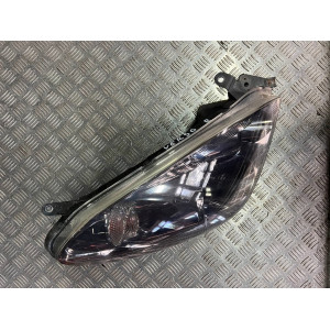 Фара правая Toyota Corolla Verso (2004-2009) 811300F010