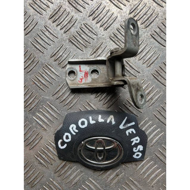 Петля двери задней левой низ Toyota Corolla Verso (2004-2009) 6878002060