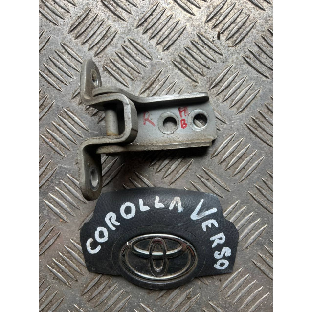 Петля двери  передней правой верх Toyota Corolla Verso (2004-2009) 6871002050