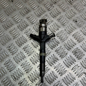 Форсунка топливная Toyota Corolla Verso (2004-2009) 2,0 TD МКПП 236700G010 *1шт