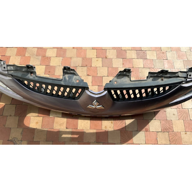 Бампер передний Mitsubishi Grandis (2004-2010) 6400A033BB 6400A033WA