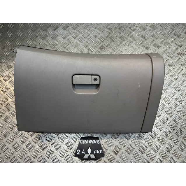 Бардачок Mitsubishi Grandis (2004-2010) MN157309HA  