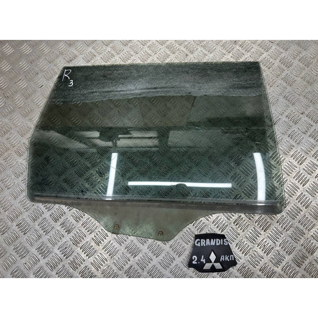 Стекло двери  заднее правое Mitsubishi Grandis (2004-2010) MN129339