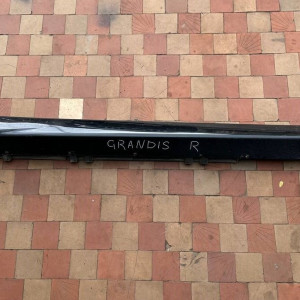 Накладка порога права Mitsubishi Grandis (2004-2010) MN145460XB