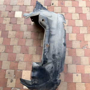 Подкрылок передний правый Mitsubishi Grandis (2004-2010) MN161062