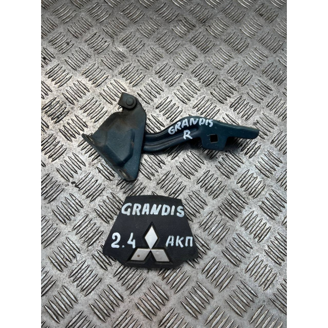 Петля капота права Mitsubishi Grandis (2004-2010) MR959618