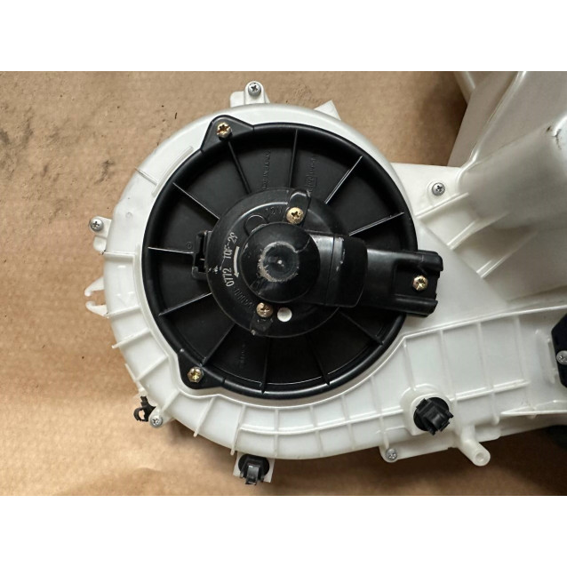 Моторчик пічки задній Mitsubishi Grandis (2004-2010) MN173762