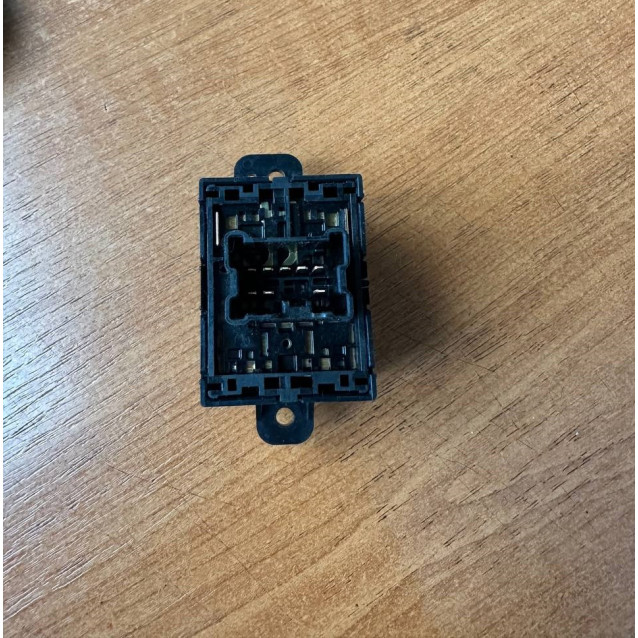 Кнопка подогрева сидений Mitsubishi Grandis (2004-2010) MB803872