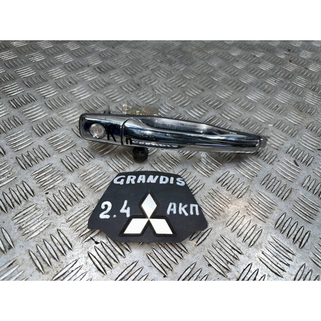 Ручка двери передняя правая Mitsubishi Grandis (2004-2010) MR654412 *черная хром