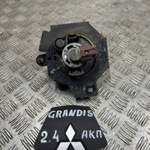 Фара противотуманная правая Mitsubishi Grandis (2004-2010) MN161101 