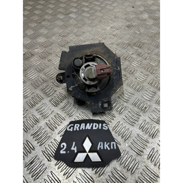 Фара противотуманная правая Mitsubishi Grandis (2004-2010) MN161101