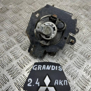 Фара противотуманная левая Mitsubishi Grandis (2004-2010) MN161102