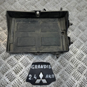 Полка поддон под аккумулятор Mitsubishi Grandis (2004-2010) MN150747