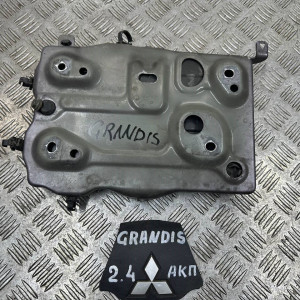 Полка поддон под аккумулятор Mitsubishi Grandis (2004-2010) MN150747