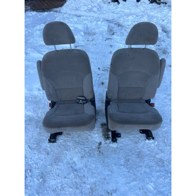 Сиденья Mitsubishi Grandis (04-10)