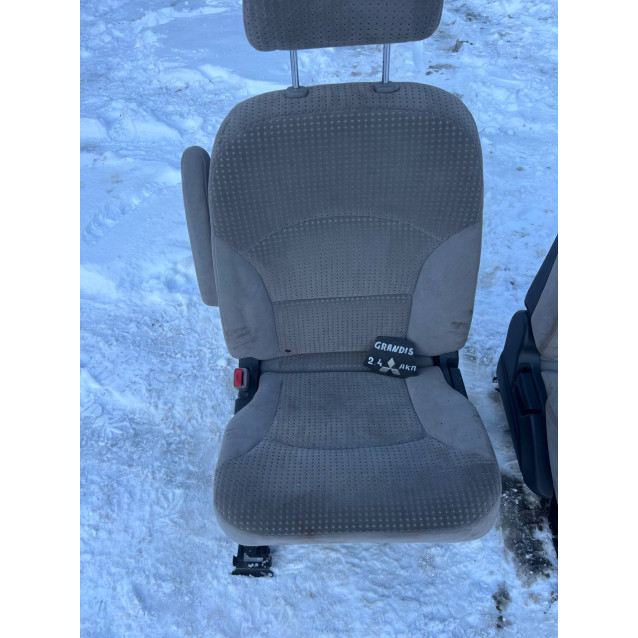 Сиденья Mitsubishi Grandis (04-10)