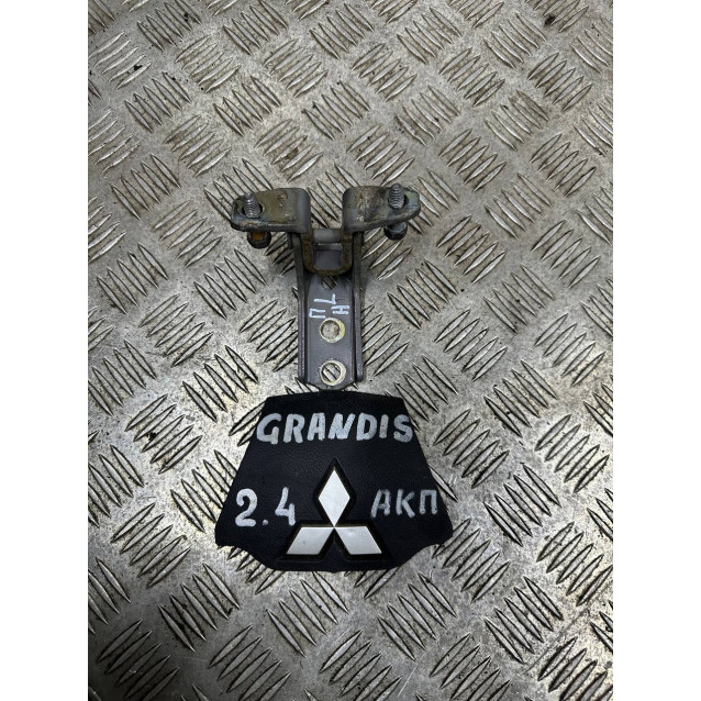Петля двери передней левой низ Mitsubishi Grandis (2004-2010) MR292180