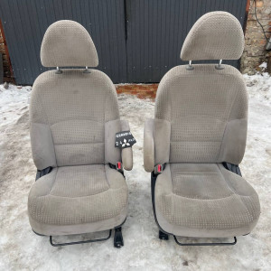 Сиденья Mitsubishi Grandis (04-10)
