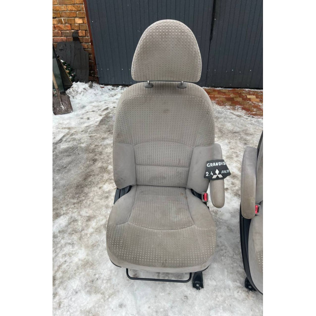 Сиденья Mitsubishi Grandis (04-10)