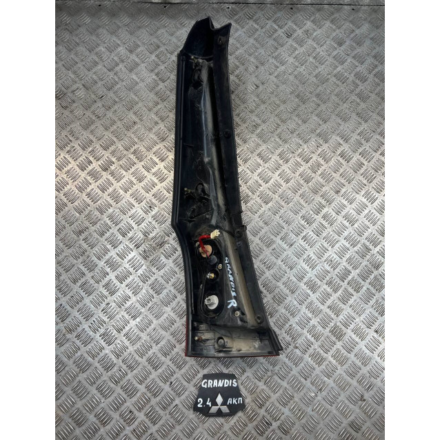 Фонарь правый Mitsubishi Grandis (2004-2010) 8330A016 8330A212 8330A492