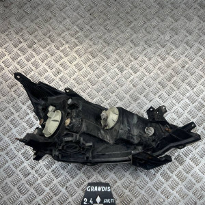Фара левая Mitsubishi Grandis (2004-2010) 8301A075 8301A573