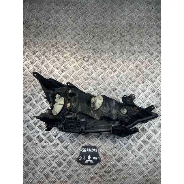 Фара левая Mitsubishi Grandis (2004-2010) 8301A075 8301A573