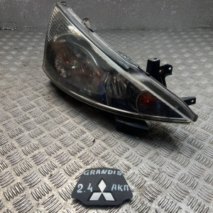 Фара правая Mitsubishi Grandis (2004-2010) 8301A076