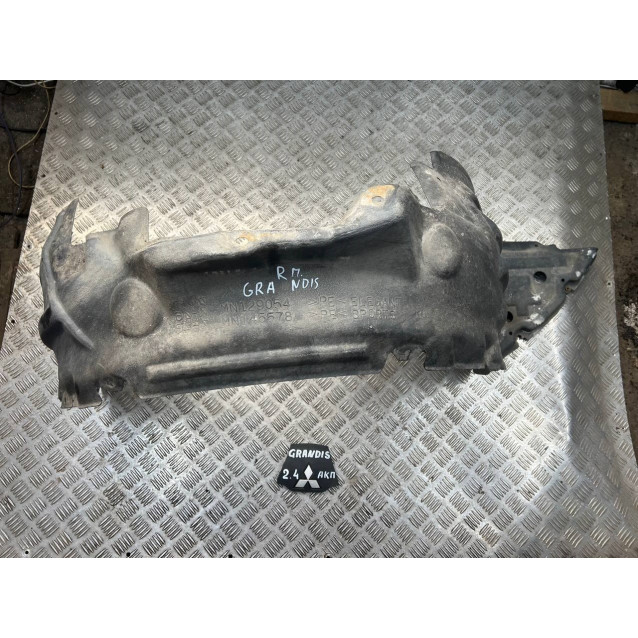 Подкрылок передний правый Mitsubishi Grandis (2004-2010) MN161062