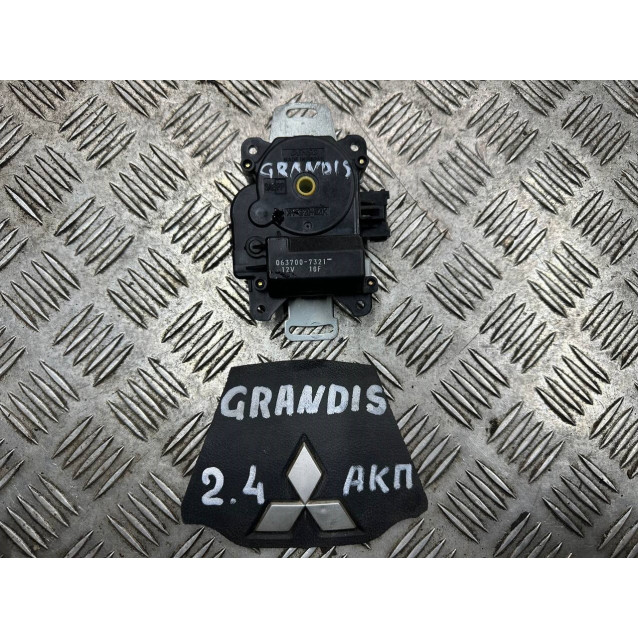 Шаговый двигатель печки Mitsubishi Grandis (04-10) 0637007321