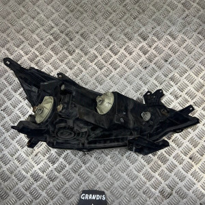 Фара левая Mitsubishi Grandis (2004-2010) 8301A573