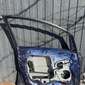 Дверь передняя левая Mitsubishi Grandis (2004-2010) 5700A035