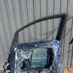 Дверь передняя правая Mitsubishi Grandis (2004-2010) 5700A036