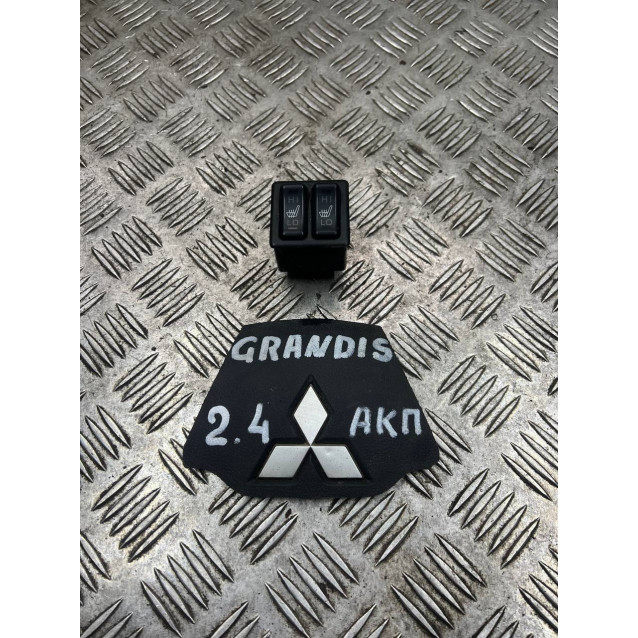 Кнопка подогрева сидений Mitsubishi Grandis (2004-2010) MB803872