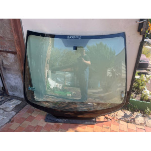 Стекло лобовое Mitsubishi Grandis (2004-2010) *не оригинал