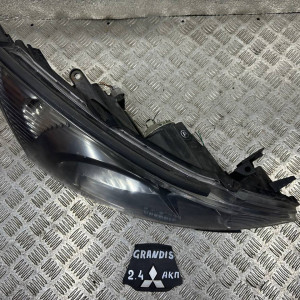 Фара правая Mitsubishi Grandis (2004-2010) 8301A574 *дефект