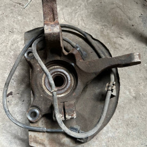 Кулак поворотный правый (цапфа) под ABS Mitsubishi Lancer 9 (03-09) 2.0 MR491322