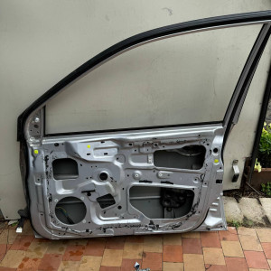 Дверь передня права Mitsubishi Lancer 9 (2003-2009) 5700A168