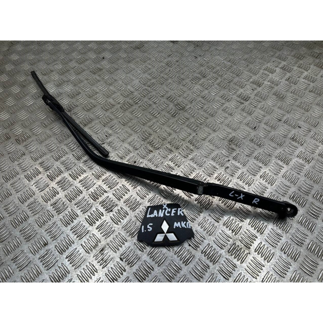 Держатель дворника правый Mitsubishi Lancer X (2007-2013) 8250A247 