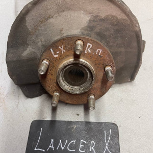 Кулак поворотный правый (цапфа) Mitsubishi Lancer X (2007-2013) 3870A012