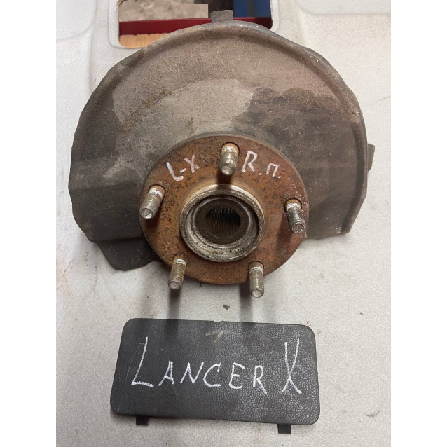 Кулак поворотный правый (цапфа) Mitsubishi Lancer X (2007-2013) 3870A012