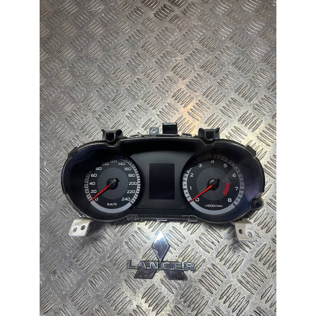 Щиток приборов Mitsubishi Lancer X 2,0 (2007-2013) 8100A115