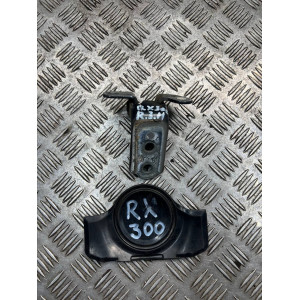 Петля двери задней правой низ Lexus RX30 (2003-2006) 6877060030